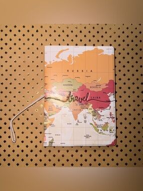 🆕 Passport Holder - World Map in White and Orange
